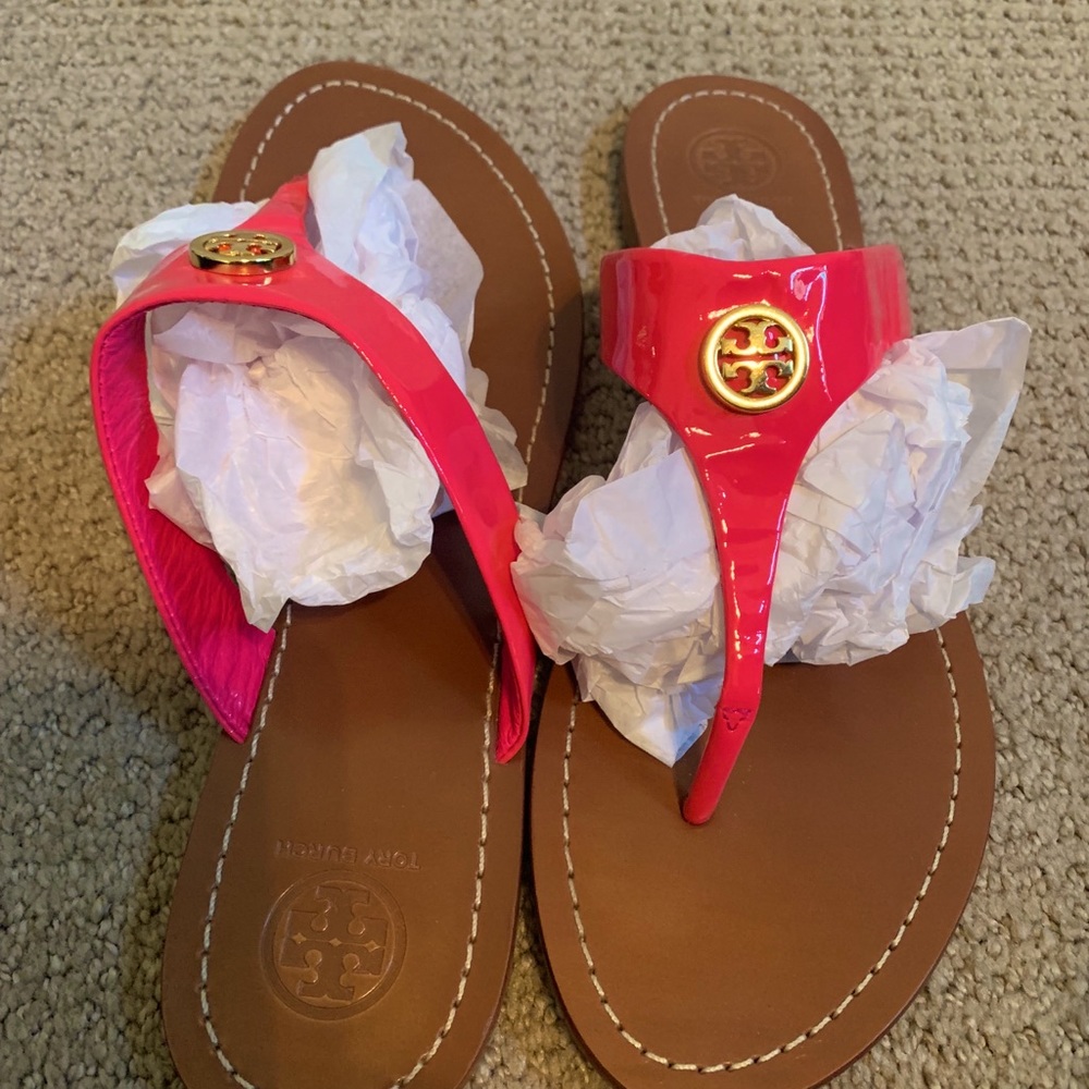 Hot pink, Tory Burch flip flops!